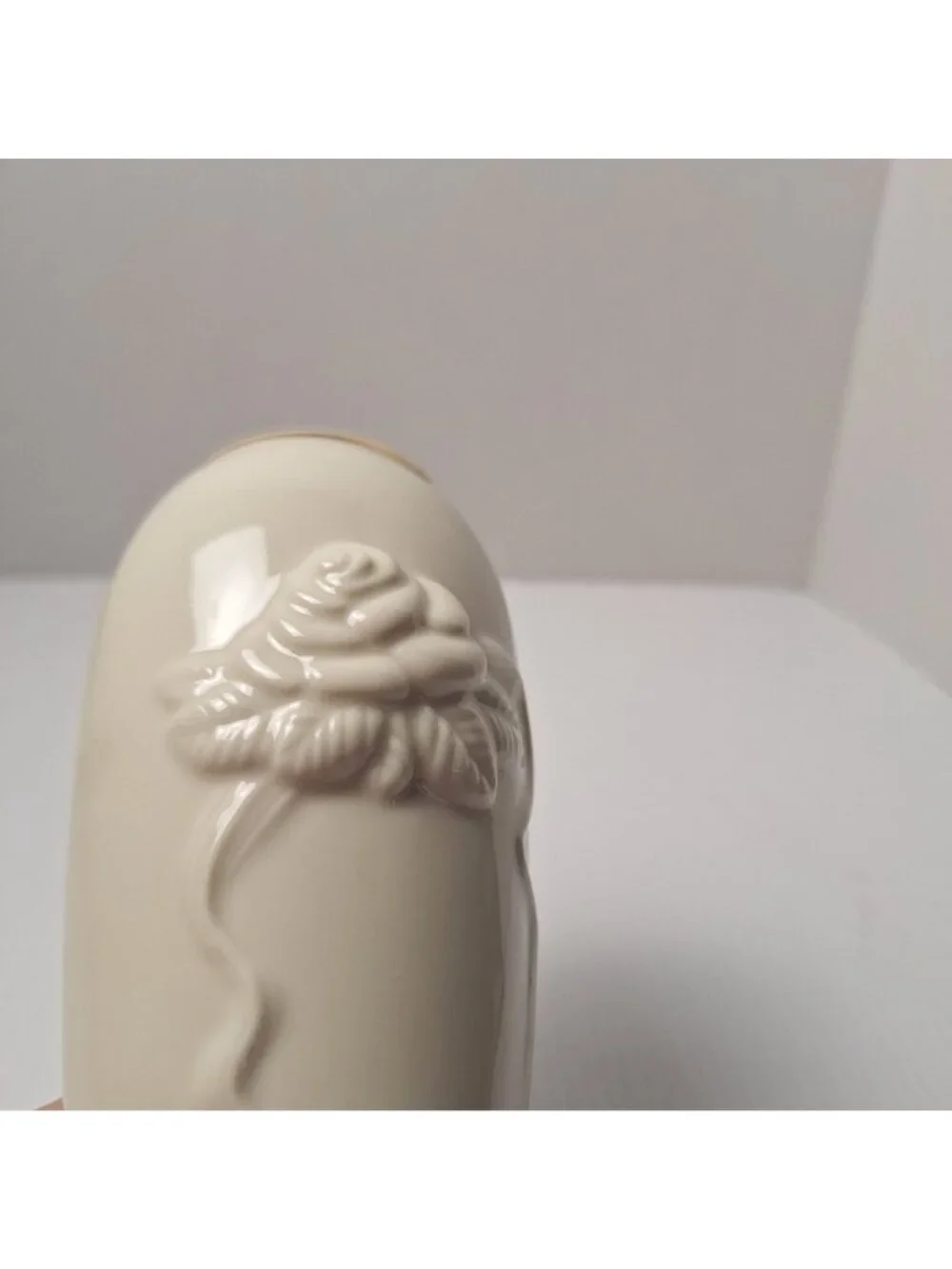 LENOX ROSE BLOSSOM BUD VASE IVORY PORCELAIN SCULPTED ROSE RIBBON 24K GOLD TRIM